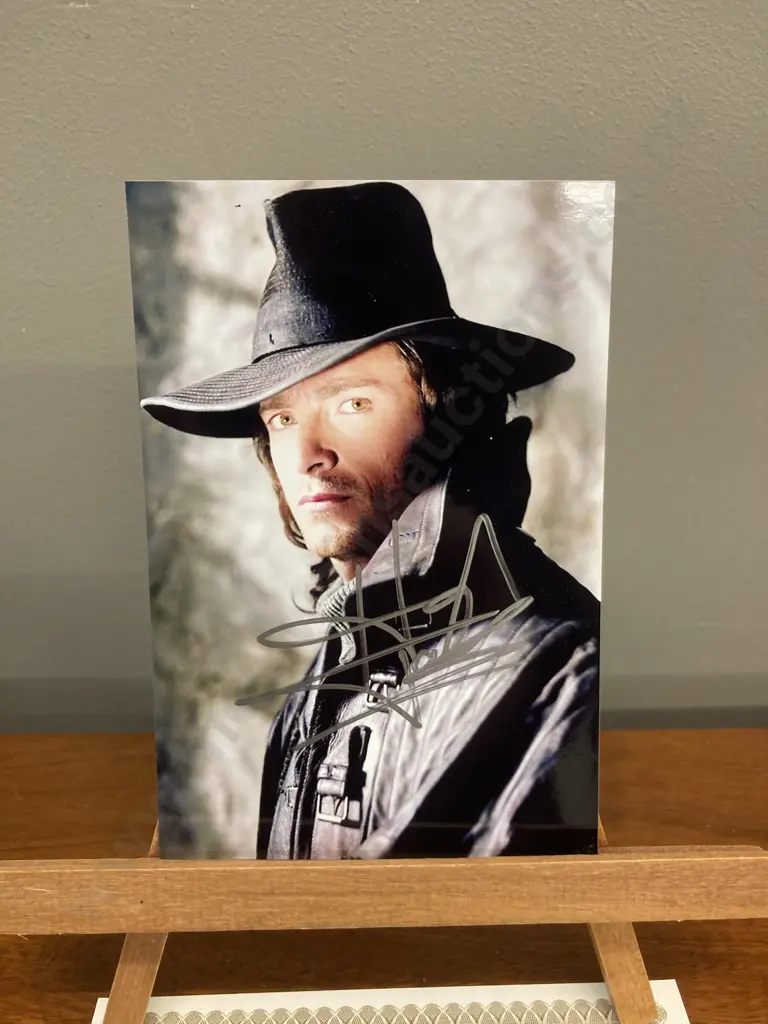 Hugh Jackman Signed Photo 15 x 10cm With Authentication Image 1++